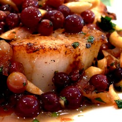Pan Seared Scallops and Grapes