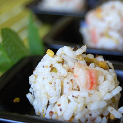 Rice Mint Balls with Pistachios and Shrimps