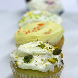 A Rainbow of Cupcakes