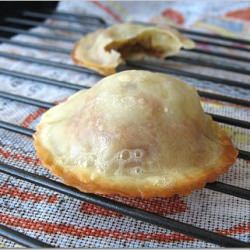 Banana and Peanut Butter Wonton Pockets