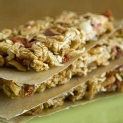 Apple-Goji Cereal Bars