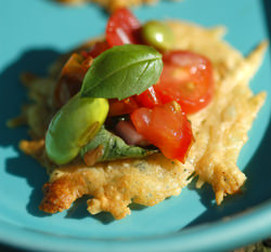 Tomato with Cheese Crisps