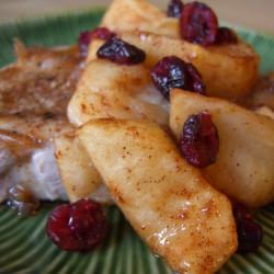 Cinnamon Chops w/Roasted Apples