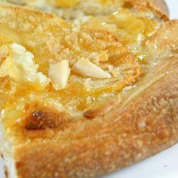 Apple-Apricot Dessert Pizza
