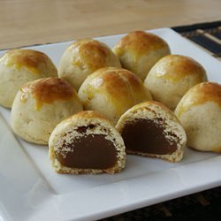 Chinese Pastry with Mung Bean Paste