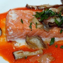 Salmon with Mushrooms and Red Peppe