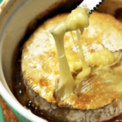 Baked Garlic & Honey Brie