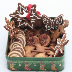 Gingerbread Cookies and House(s)
