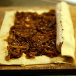 Brie Log with Caramelized Onions