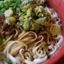 Dry Noodle with Special Beef Sauce