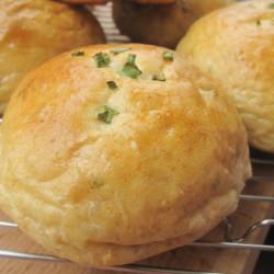Potato and Scallion Bread Rolls