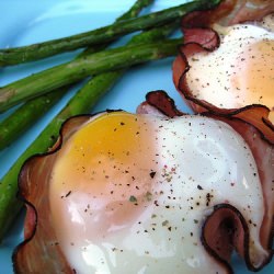 Baked Eggs in Ham Crisps