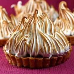 Pomegranate-Choco Meringue Tarts
