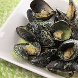 Mussels in Basil Cream Sauce