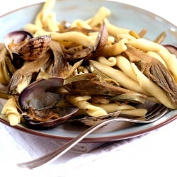 Macaroni with Clams and Artichokes