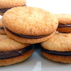 Almond Macarons with Nutella