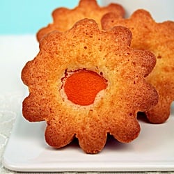 Apricot-Tonka Beans Cakelettes