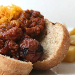 Tyler Florence – Chili Cheese Dogs