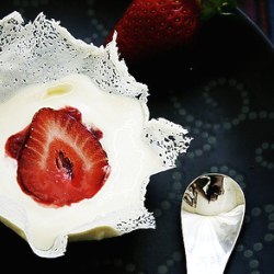 Sugar Nest with Creamy Filling
