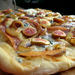 Grilled Fig and Prosciutto Pizza