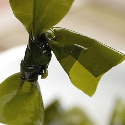 Garlicky Seaweed Knots