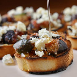 Grilled Fig Bruschetta