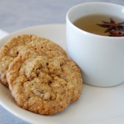 Oatmeal Cookies with Golden Raisins
