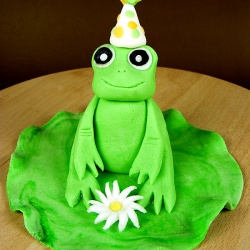 Fondant Frog Photo Tutorial