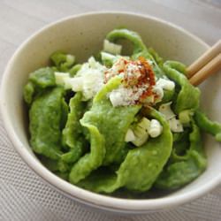 Hot Spinach Noodle with Green Onions