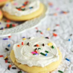 Sugar Cookies Vanilla Bean Frosting