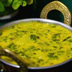 Spinach and Potato in Yogurt Gravy