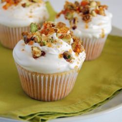 Vanilla Cupcakes w/ Pistachio Praline