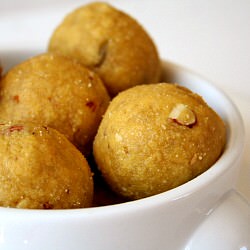 Besan Rava Ladoo