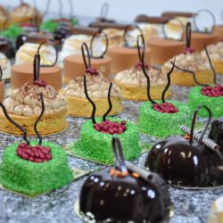 Petit Gateaux