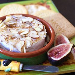 Baked Brie w/ Almonds and Honey