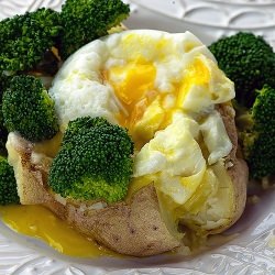 Baked Potato with Broccoli and Egg