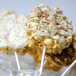 Vanilla Caramel Popcorn Pops