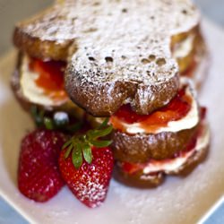 Strawberry & Cream Sandiwch