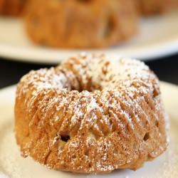 Mini Apple Bundt cakes