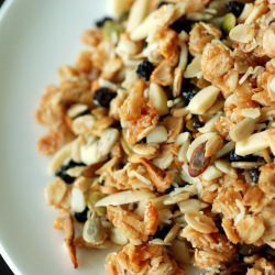 Crunchy Coconut Macadamia Granola