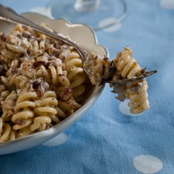 Pasta with Creamy Walnut and Herbs