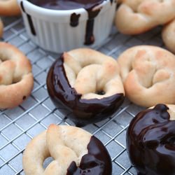 Baby Pretzels & Fudge Sauce