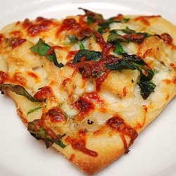 Spinach & Chicken Pizza Blanco