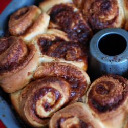 Cinnamon Roll Monkey Bread