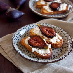 Goat Cheese & Figs Bruschetta