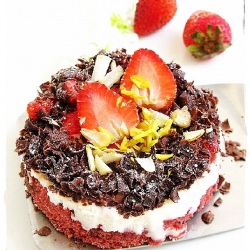 Strawberry, Mascarpone & Choc Cake
