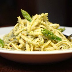 Linguini with Asparagus Pesto