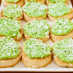 Sweet Pea & Ricotta Crostini