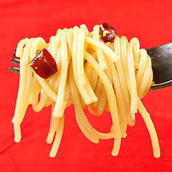 Spaghetti w/ Garlic & Chili Peppers