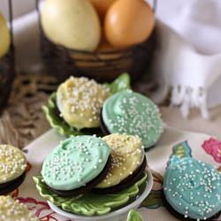 White Chocolate Dipped Easter Oreos